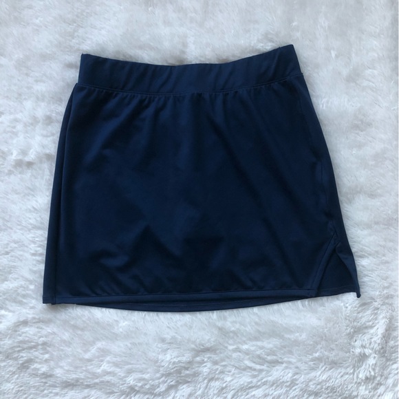 CROWN & IVY • Navy Skort Like New Size Medium - Picture 11 of 11